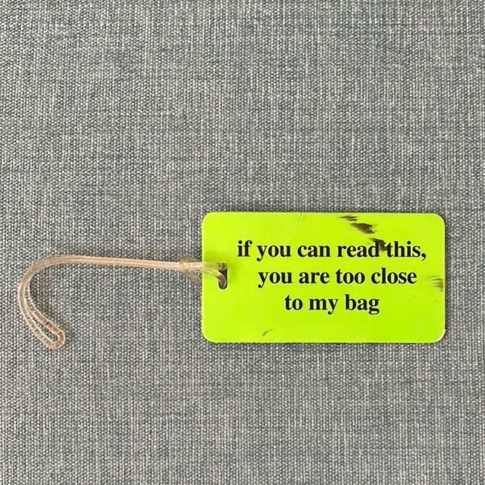 Used Green "if you can read this, you are too close to my bag" Luggage Tag